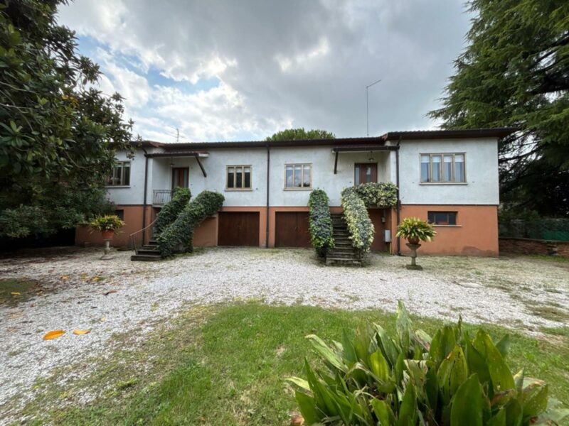 CENTRALISSIMA VILLA BIFAMILIARE San Giorgio di Nogaro