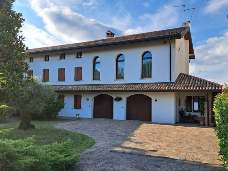 BIFAMILIARE COMPOSTA DA DUE UNITA’ CON GIARDINO – FR. SAN MARCO Mereto di Tomba