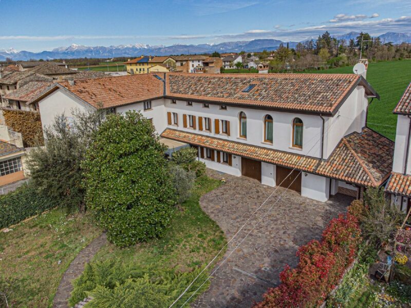 BIFAMILIARE COMPOSTA DA DUE UNITA’ CON GIARDINO – FR. SAN MARCO Mereto di Tomba