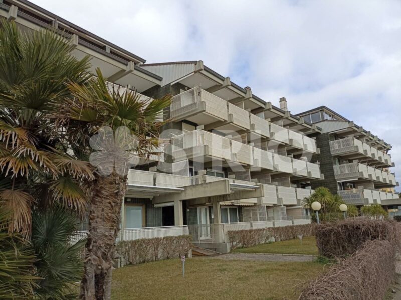 AFFITTO STAGIONALE.. appartamento bicamere terrazzato fronte e vista mare Lignano Sabbiadoro