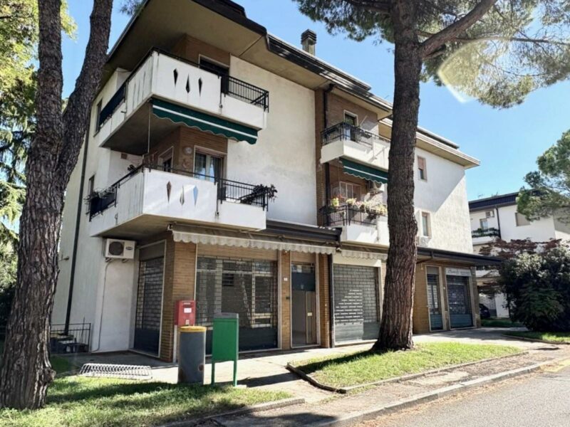 AMPIO SPAZIO COMMERCIALE VETRINATO IN POSIZIONE STRATEGICA Staranzano