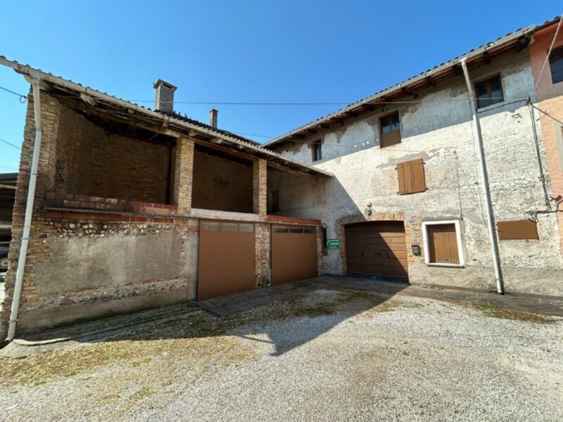 SUGGESTIVA CASA IN CORTE IN TIPICO STILE FRIULANO Bertiolo