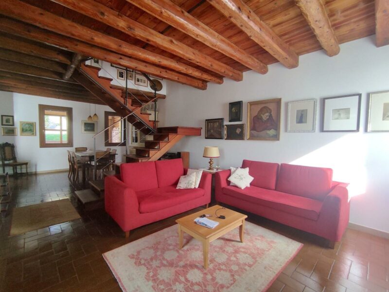 Caratteristica casa di testa completamente ristrutturata Caneva