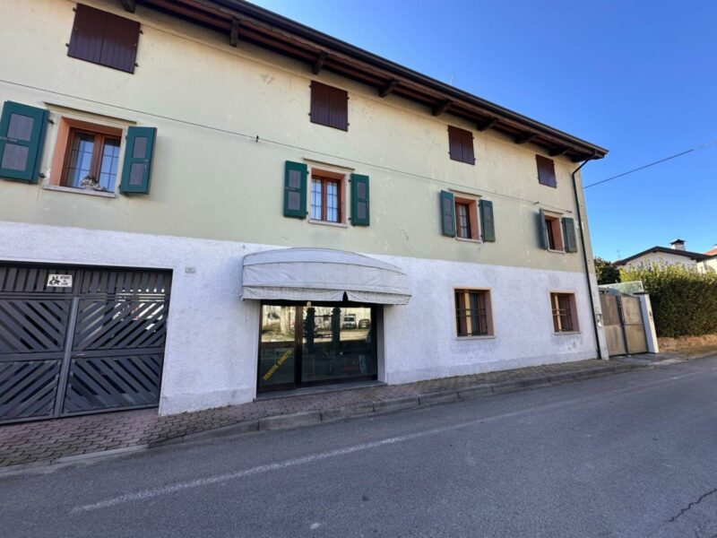 LOCALE CONVERTIBILE IN ABITAZIONE: AMPIA METRATURE E MOLTE POSSIBILITà Varmo