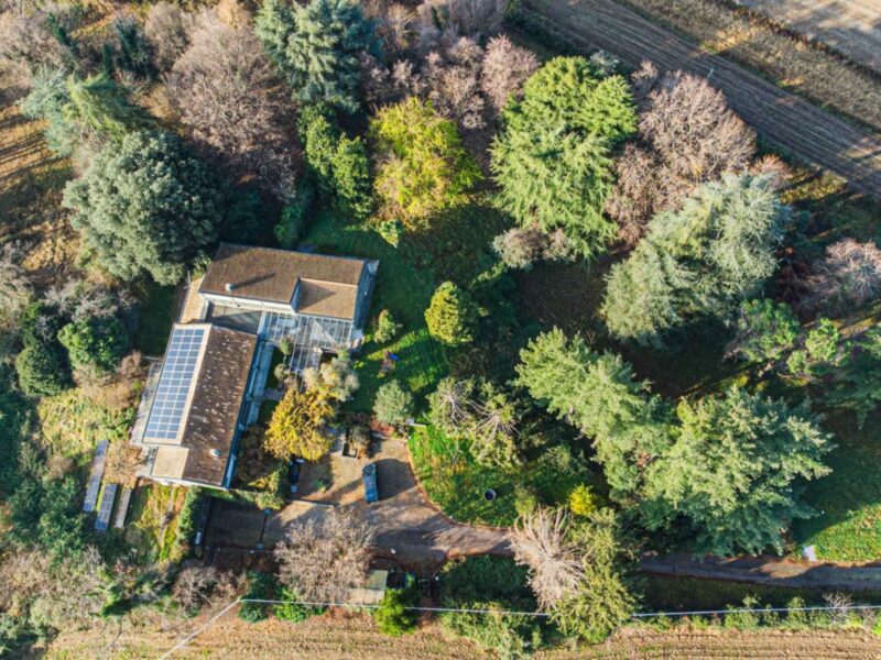 ELEGANTE VILLA INDIPENDENTE CON AMPIO PARCO – ZONA BELVEDERE Tricesimo