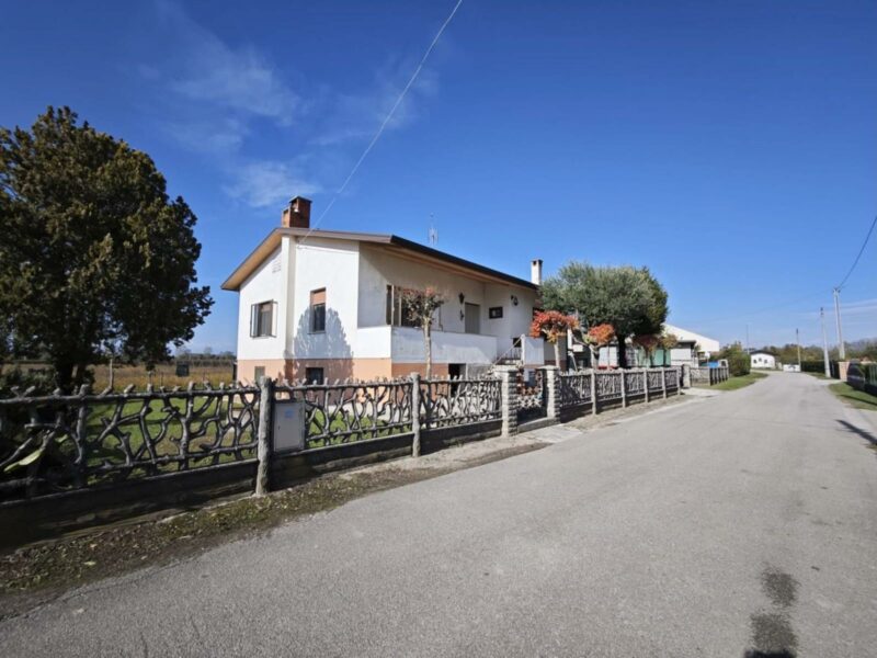 CASA SINGOLA TRICAMERE: indipendenza, spazio Sesto al Reghena