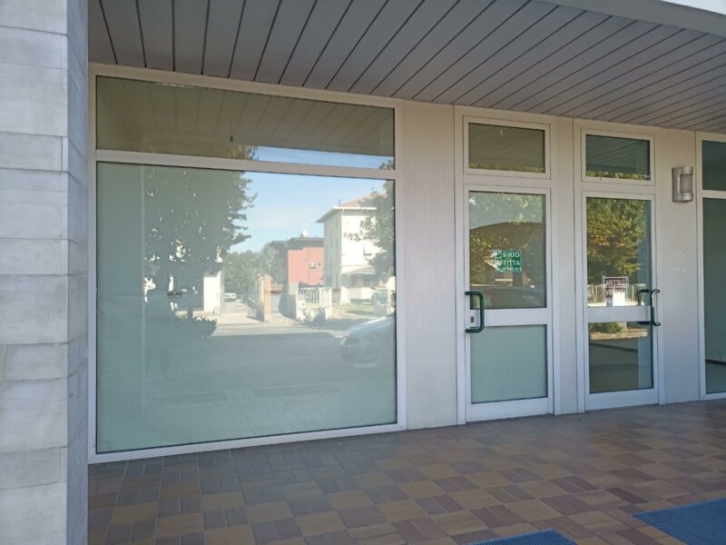 LOCALE COMMERCIALE IN AFFITTO Manzano