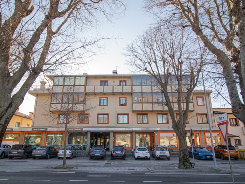 SPAZIOSO UFFICIO DI 135 MQ CON ASCENSORE – POSSIBILITA’ DI CAMBIO D’USO Gemona del Friuli