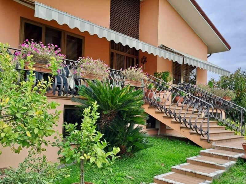 VILLA RISTRUTTURATA CON GARAGE EXTRA-LARGE E GIARDINO Cordovado