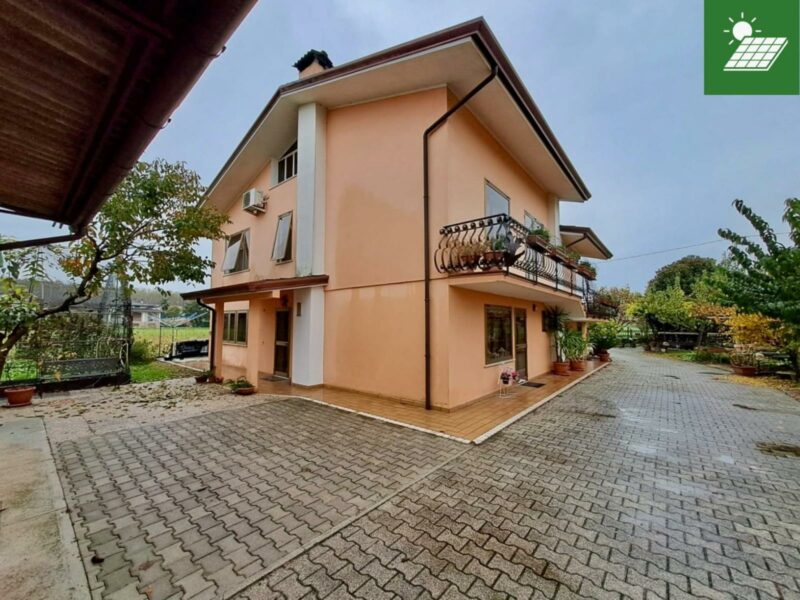 VILLA RISTRUTTURATA CON GARAGE EXTRA-LARGE E GIARDINO Cordovado
