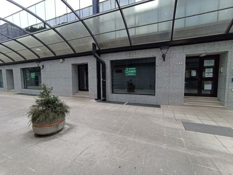 AFFITTASI SPAZIO COMMERCIALE CENTRALE A TOLMEZZO – 140 MQ + 80 MQ DEPOSITO Tolmezzo
