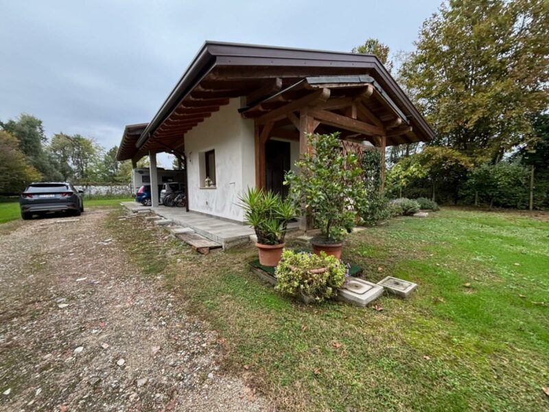 Magazzino con ampio portico e parco privato Palazzolo dello Stella