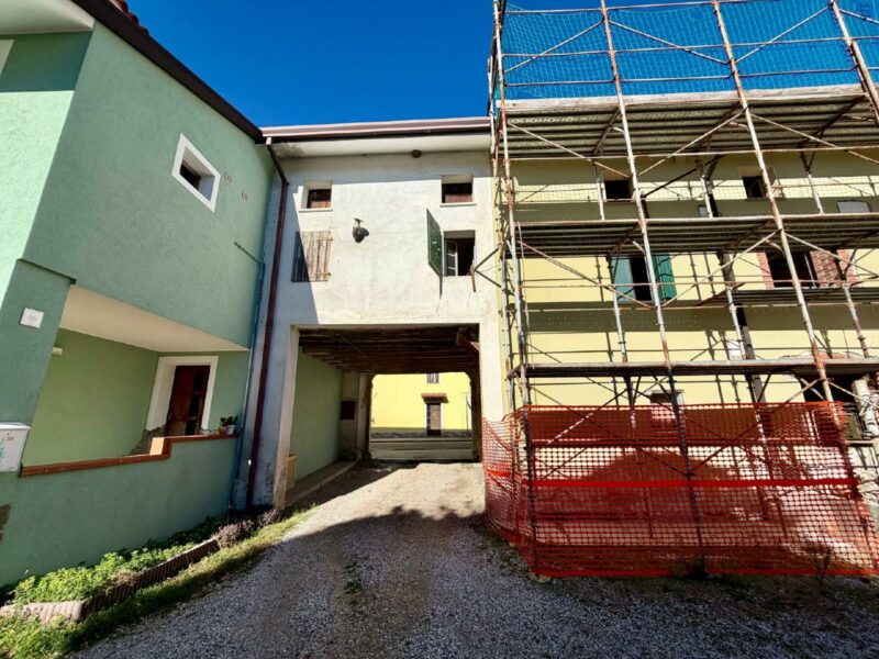 FABBRICATO IN LINEA DA RISTRUTTURARE Gonars