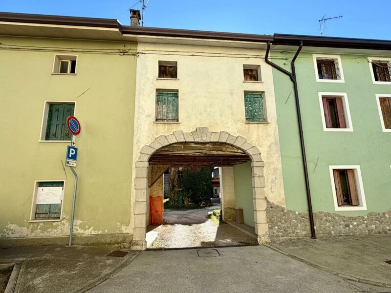 RUSTICO IN LINEA DA RISTRUTTURARE – INVESTIMENTO INTERESSANTE Gonars