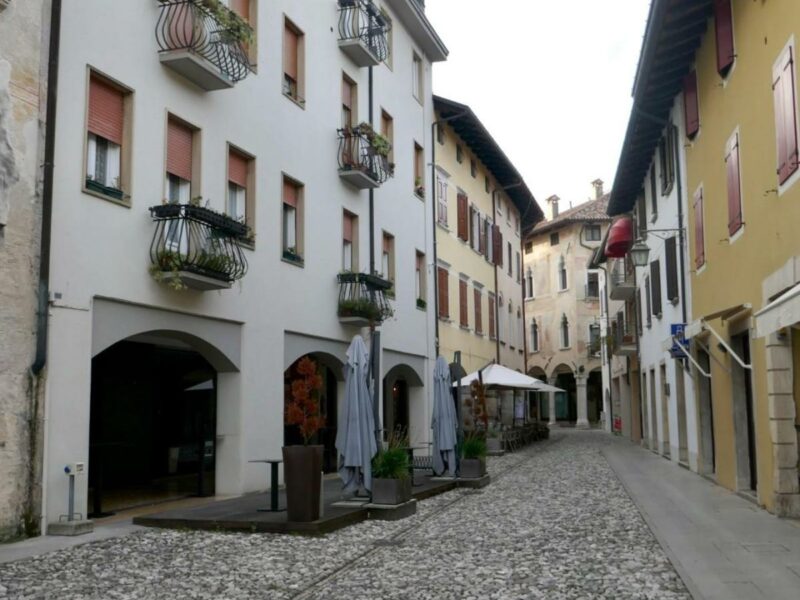 APPARTAMENTO TRICAMERE IN CORSO ROMA: occasione rara e ricca di potenziale. Spilimbergo