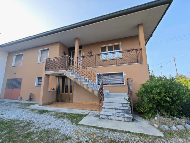 BIFAMILIARE TRICAMERE: accogliente, sicura e con ampio verde privato! Zoppola