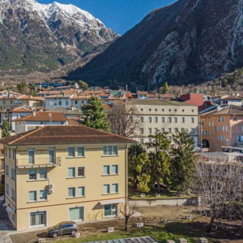 PANORAMICO ATTICO DALLE GENEROSE METRATURE – GEMONA ALTA Gemona del Friuli
