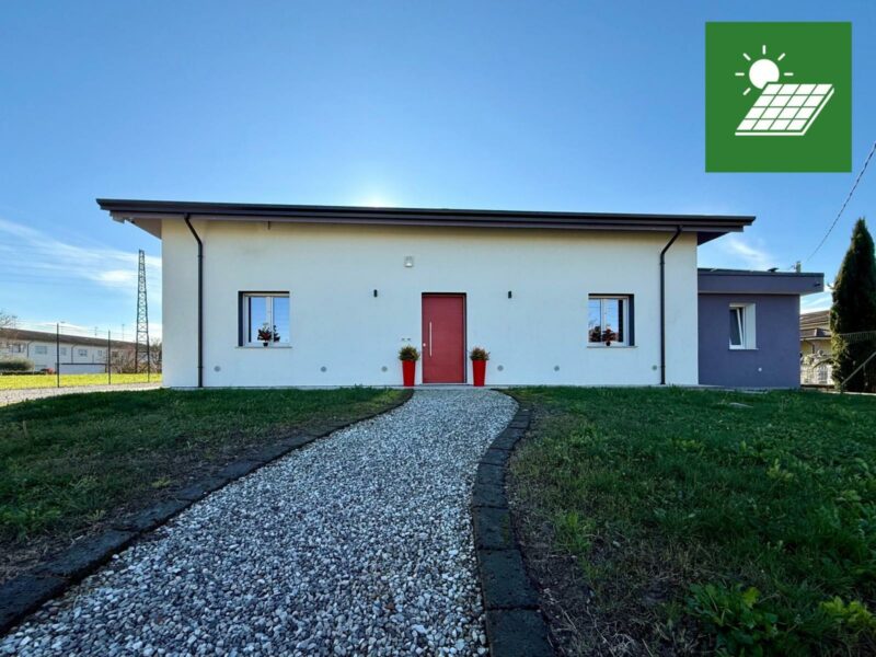 Villa indipendente su unico livello, completamente ristrutturata con bellissimo giardino Palazzolo dello Stella