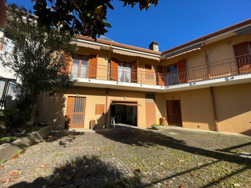 IMMOBILE COSTITUITO DA APPARTAMENTO E NEGOZIO COMPLETO DI GARAGE – OTTIMO INVESTIMENTO Buja