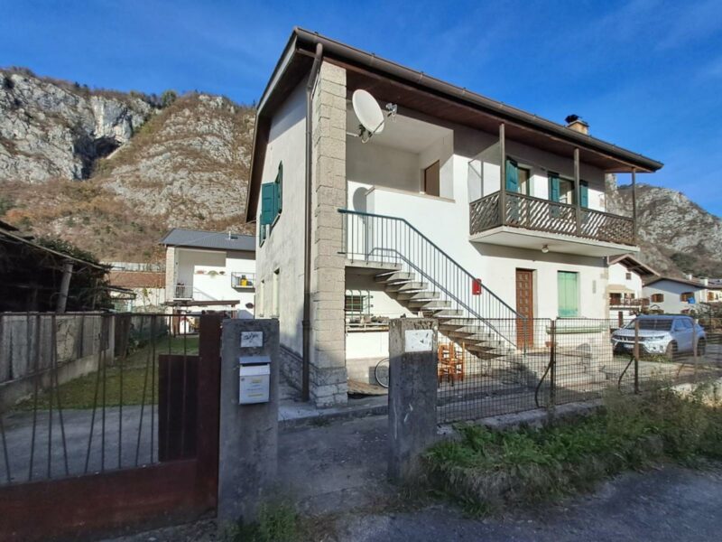 LUMINOSO APPARTAMENTO TRICAMERE SENZA SPESE CONDOMINIALI Villa Santina