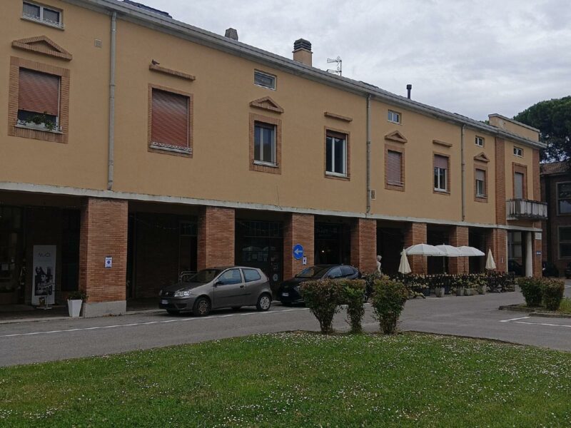 AMPIO BICAMERE IN PIAZZA Torviscosa