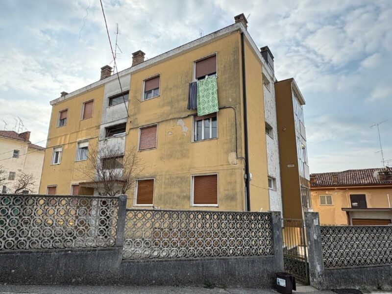 USO INVESTIMENTO: APPARTAMENTO TRICAMERE CON CANTINA E GARAGE GIA’ LOCATO Monfalcone