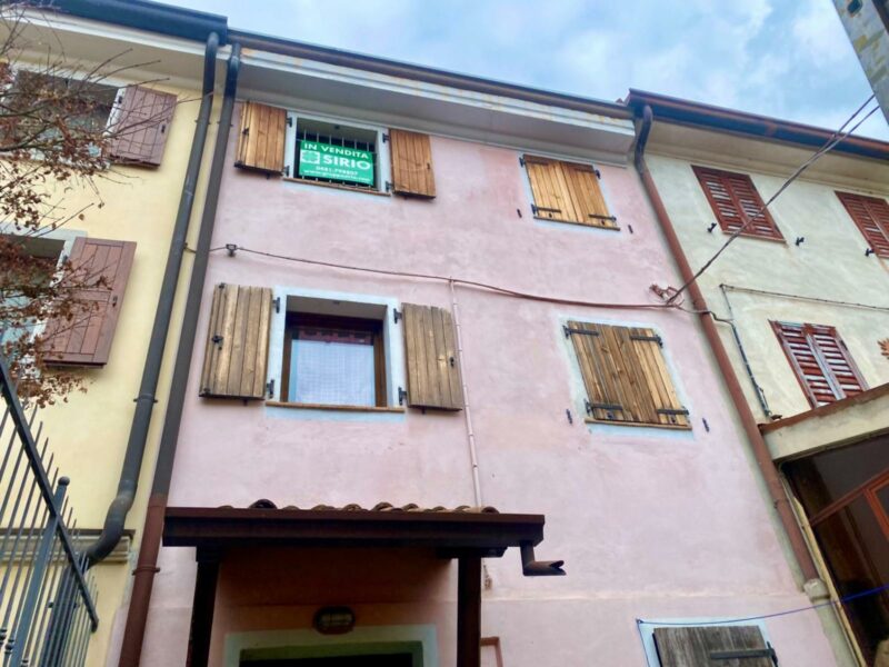 CASA IN LINEA IN ZONA TRANQUILLA CON CORTE DI PROPRIETA’ Monfalcone