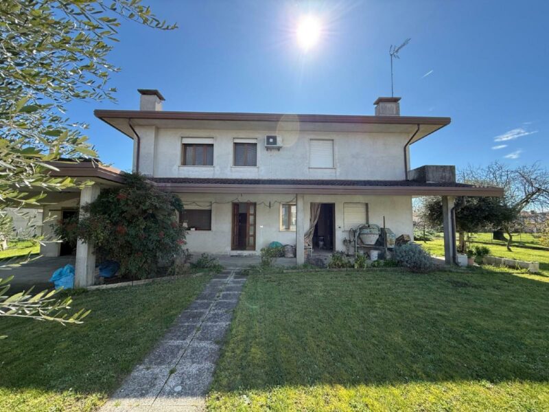 Casa indipendente con ampio giardino e grandi potenzialità San Michele al Tagliamento