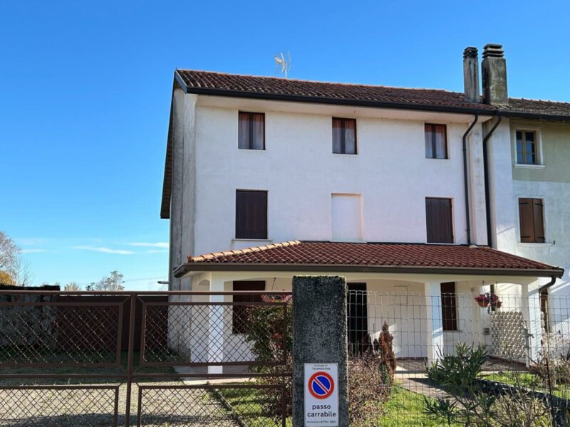 CASA DI TESTA BEN MANTENUTA CON GIARDINO E DIPENDENZA Talmassons