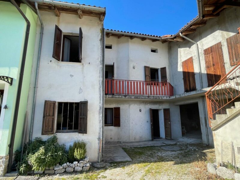 OCCASIONE IMPERDIBILE: casa con scoperto in zona tranquilla e centrale – prezzo vantaggioso Travesio