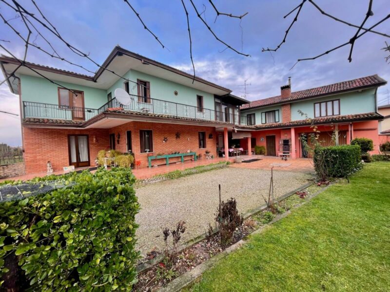 CASA INDIPENDENTE CON DUE UNITA’ E CAPANNONE: soluzione rara e completa! Sesto al Reghena