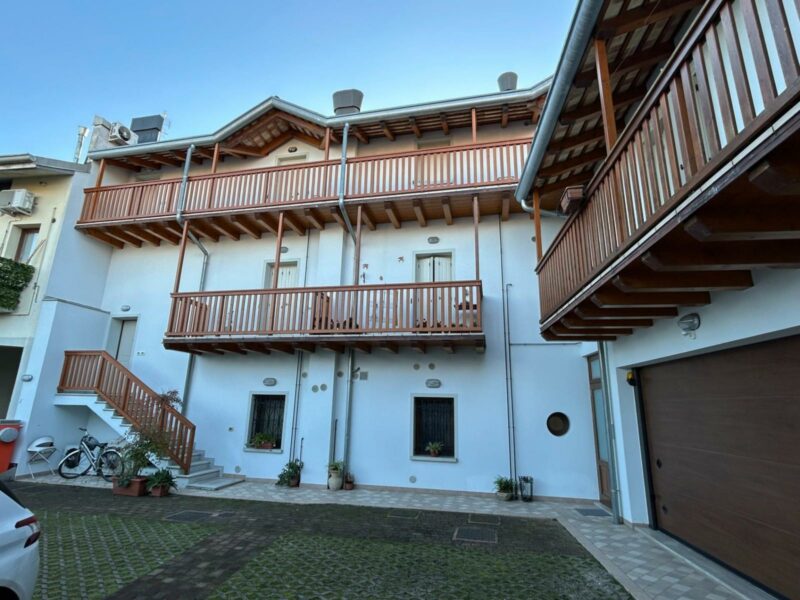 ACCOGLIENTE MONOCAMERA ALL’ULTIMO PIANO – COMPLETO DI GARAGE Mortegliano