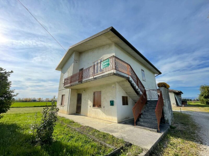 CASA SINGOLA CON AMPIO GIARDINO Palmanova