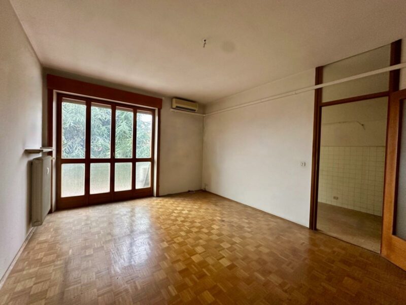 APPARTAMENTO TRICAMERE AMPIA METRATURA CON GARAGE Palmanova