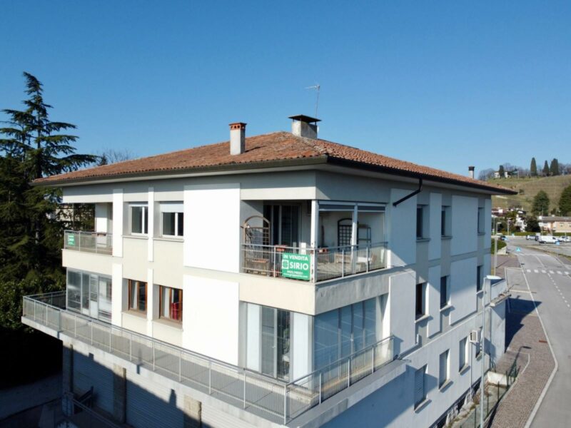 SPAZIOSO APPARTAMENTO IN STILE ATTICO Manzano