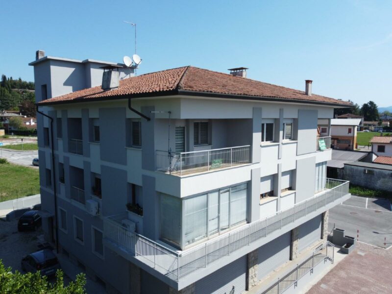 SPAZIOSO APPARTAMENTO IN STILE ATTICO Manzano