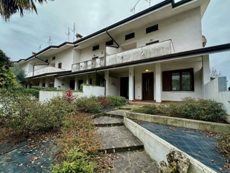 SPAZIOSA ED ACCOGLIENTE VILLA A SCHIERA DI TESTA IN RICERCATA ZONA RESIDENZIALE !!! Staranzano