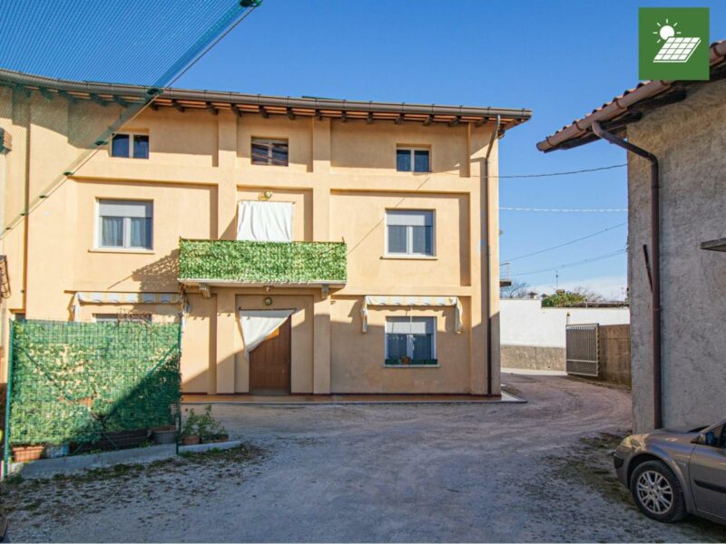 CASA BICAMERE IN LINEA CON DEPOSITI – VERDE PRIVATO E FOTOVOLTAIOCO DA 6KW Buja