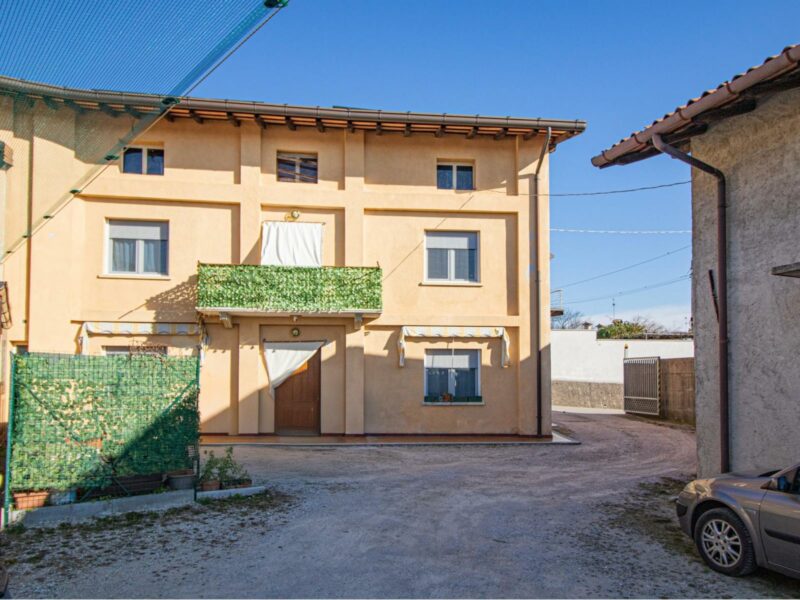 CASA BICAMERE IN LINEA CON DEPOSITI – VERDE PRIVATO E FOTOVOLTAIOCO DA 6KW Buja