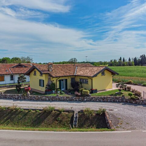 VILLA SU PIANO UNICO CON GIARDINO Pavia di Udine
