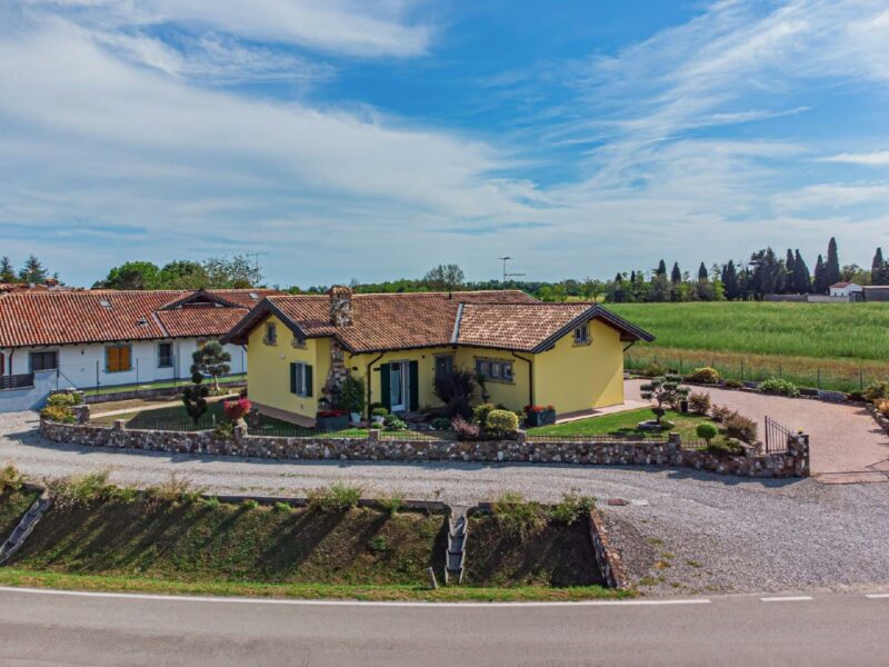 VILLA SU PIANO UNICO CON GIARDINO Pavia di Udine