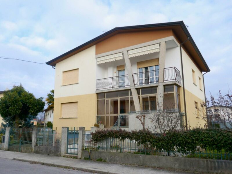 APPARTAMENTO TRICAMERE IN BIFAMILIARE: indipendenza e comodi locali di servizio! Spilimbergo