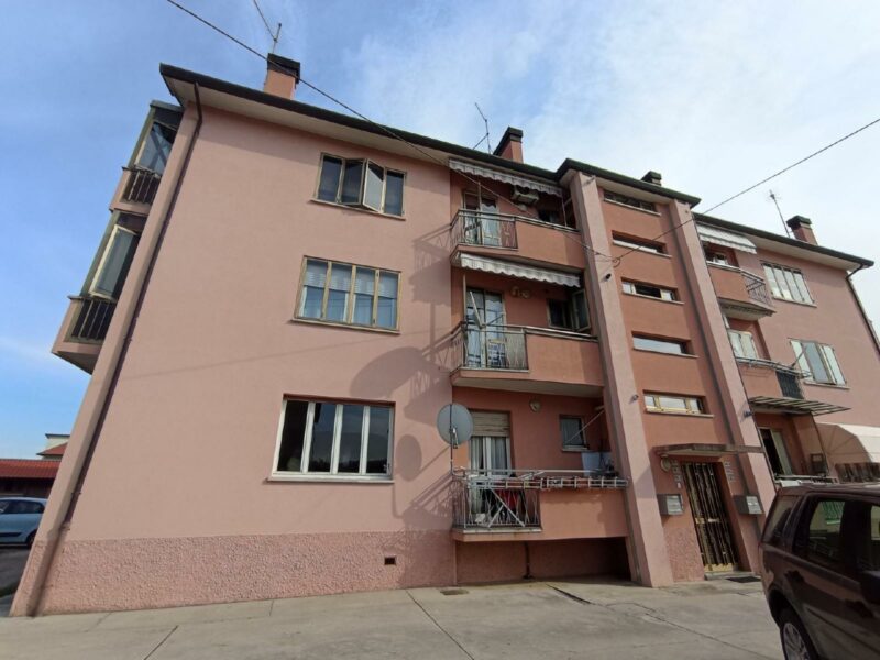 APPARTAMENTO TRICAMERE DAGLI AMPI SPAZI BEN DISTRIBUITI Talmassons