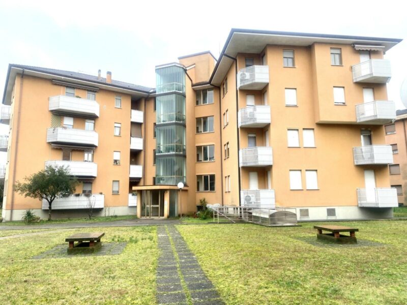 LUMINOSO E RIFINITO APPARTAMENTO TRICAMERE CON AMPIO GIARIDNO CONDOMINIALE Gorizia