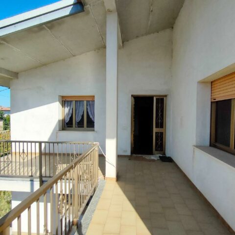 Appartamento tricamere con terrazze, garage e giardino Rivignano Teor