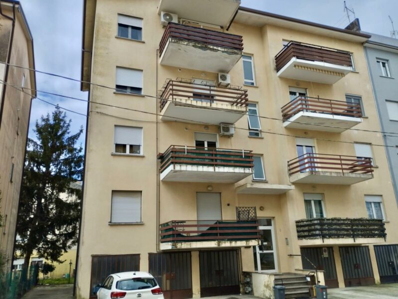 APPARTAMENTO BICAMERE PRONTO PER ESSERE ABITATO COMPLETO DI GARAGE Ronchi dei Legionari