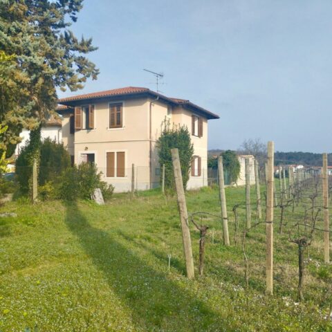 VERMEGLIANO: STORICA VILLA CON GRANDE GIARDINO – DA PERSONALIZZARE e RINNOVARE Ronchi dei Legionari