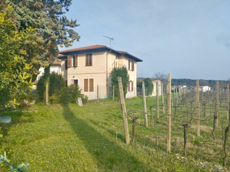 VERMEGLIANO: STORICA VILLA CON GRANDE GIARDINO – DA PERSONALIZZARE e RINNOVARE Ronchi dei Legionari