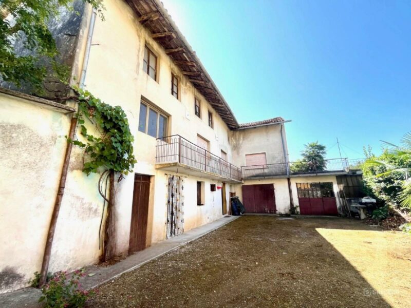 CASA DA RISTRUTTURARE CON SCOPERTO DI PROPRIETà Martignacco