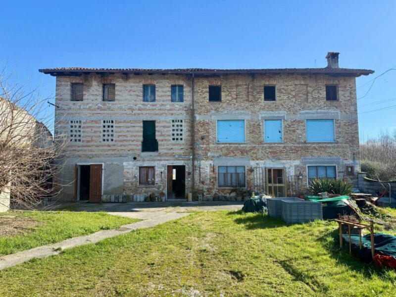 Spaziosa casa indipendente immersa nel verde Pocenia
